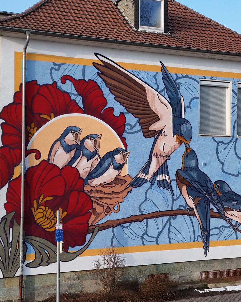 Detail des Schwalben Nest Murals mit Schwalben und Nest
