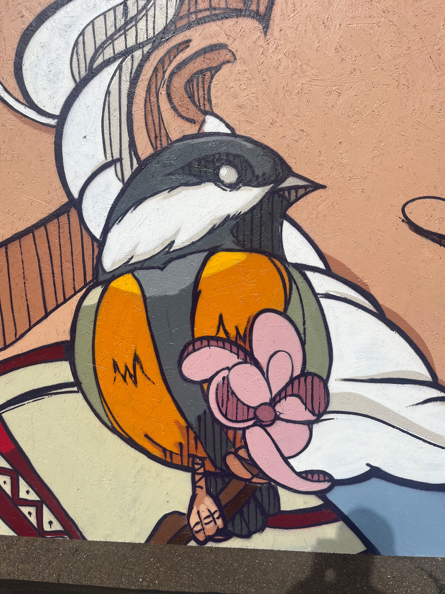 Street-Art-Arbeit Great Tit mit Frauenporträts und Kohlmeisen